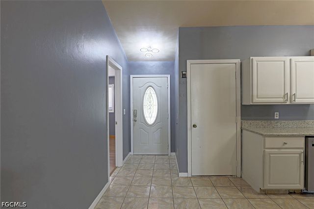 3818 SW 7th PL, Cape Coral, FL 33914