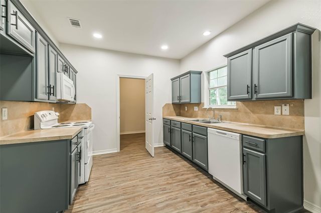 11919 Walraven Drive, Huffman, TX 77336
