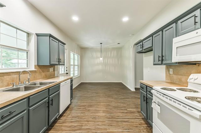11919 Walraven Drive, Huffman, TX 77336