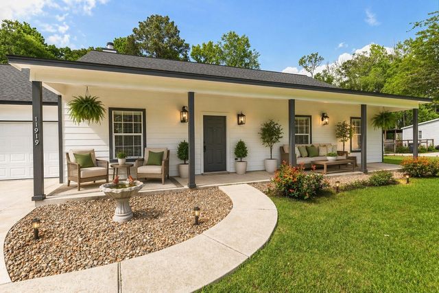 11919 Walraven Drive, Huffman, TX 77336