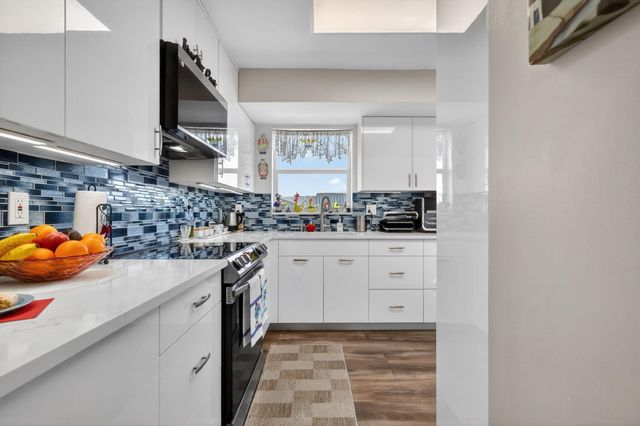 10 Colonial Club Drive 305, Boynton Beach, FL 33435