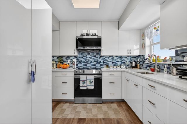 10 Colonial Club Drive 305, Boynton Beach, FL 33435