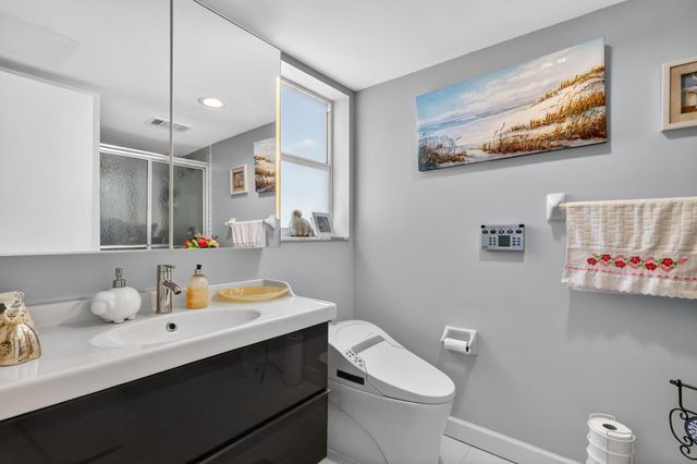 10 Colonial Club Drive 305, Boynton Beach, FL 33435