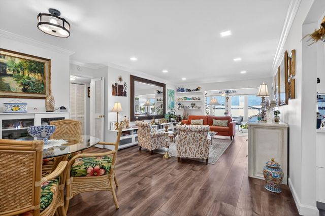 10 Colonial Club Drive 305, Boynton Beach, FL 33435