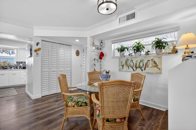 10 Colonial Club Drive 305, Boynton Beach, FL 33435