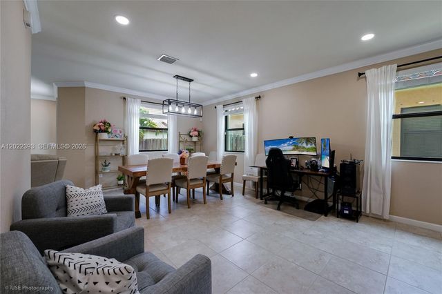 589 W 34th Ter, Homestead, FL 33033