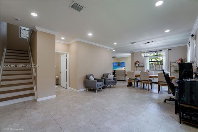 589 W 34th Ter, Homestead, FL 33033