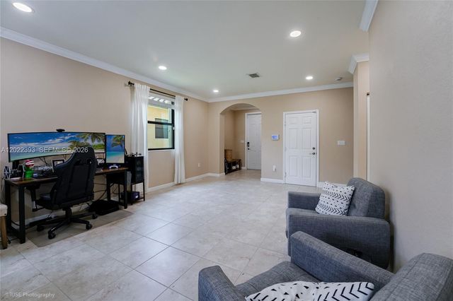 589 W 34th Ter, Homestead, FL 33033