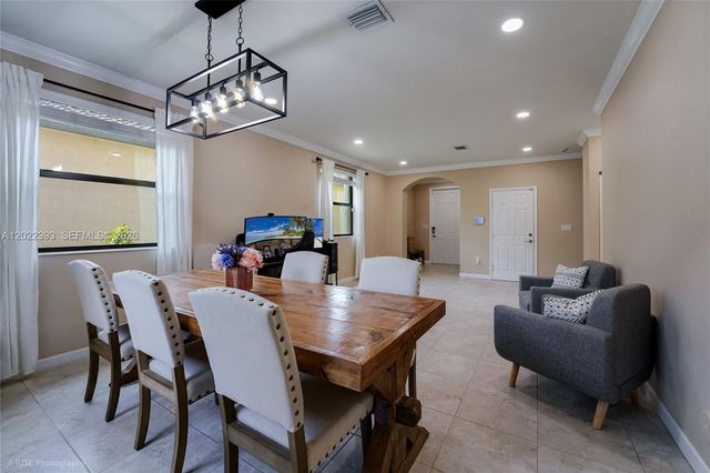 589 W 34th Ter, Homestead, FL 33033