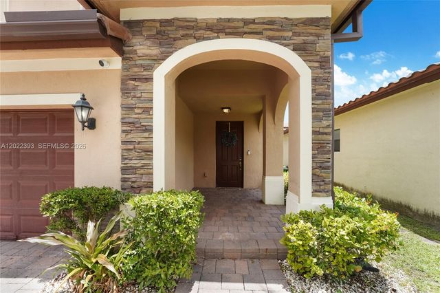 589 W 34th Ter, Homestead, FL 33033