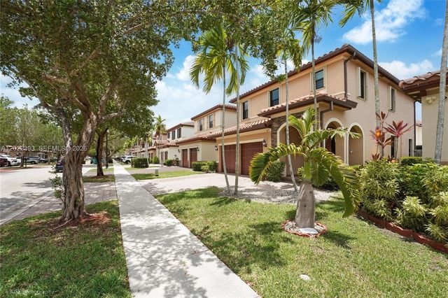 589 W 34th Ter, Homestead, FL 33033