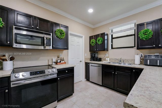 589 W 34th Ter, Homestead, FL 33033