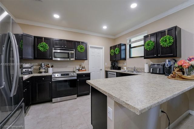 589 W 34th Ter, Homestead, FL 33033