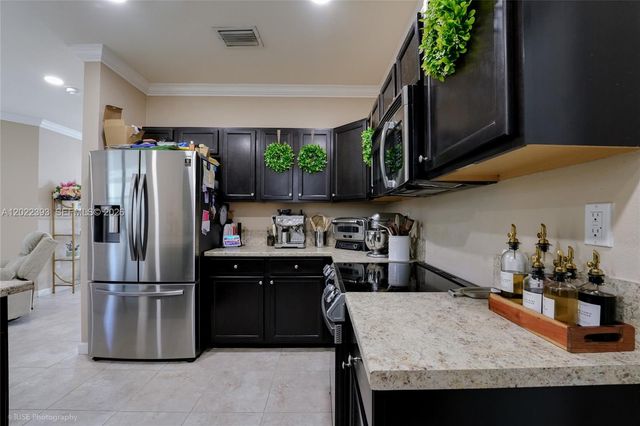 589 W 34th Ter, Homestead, FL 33033