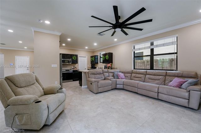 589 W 34th Ter, Homestead, FL 33033