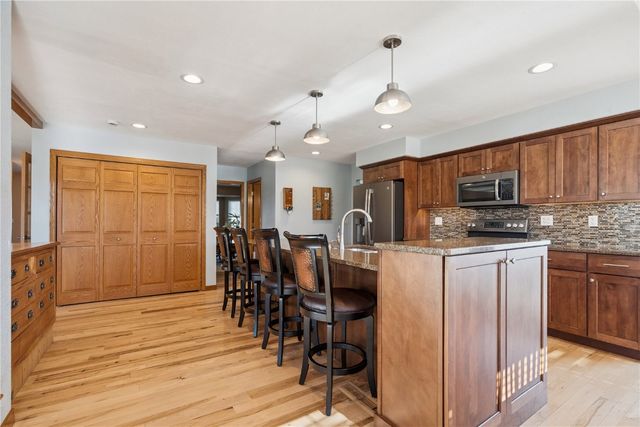 7013 Pleasant Ridge Drive SW, Cedar Rapids, IA 52404