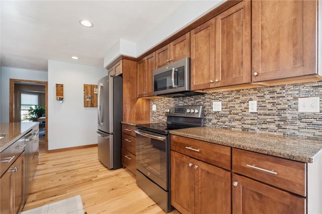 7013 Pleasant Ridge Drive SW, Cedar Rapids, IA 52404