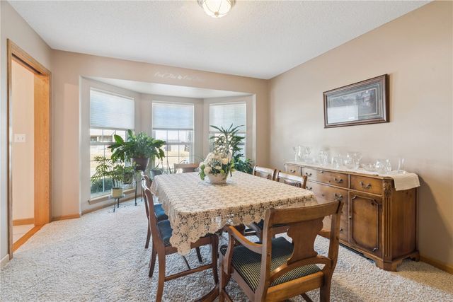 7013 Pleasant Ridge Drive SW, Cedar Rapids, IA 52404