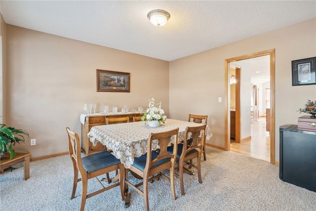 7013 Pleasant Ridge Drive SW, Cedar Rapids, IA 52404