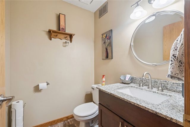 7013 Pleasant Ridge Drive SW, Cedar Rapids, IA 52404