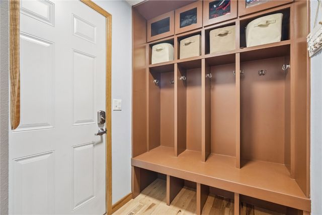 7013 Pleasant Ridge Drive SW, Cedar Rapids, IA 52404