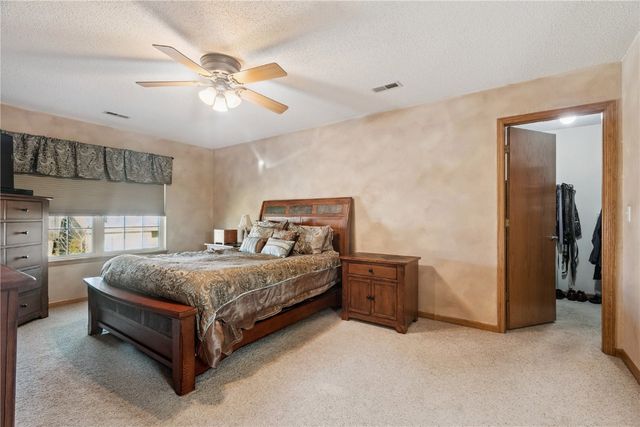 7013 Pleasant Ridge Drive SW, Cedar Rapids, IA 52404