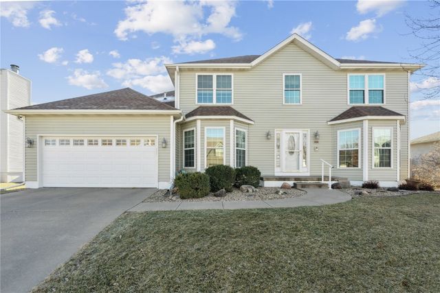 7013 Pleasant Ridge Drive SW, Cedar Rapids, IA 52404