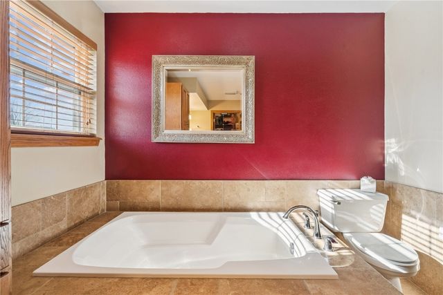 7013 Pleasant Ridge Drive SW, Cedar Rapids, IA 52404