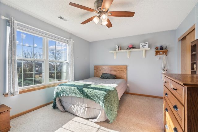 7013 Pleasant Ridge Drive SW, Cedar Rapids, IA 52404