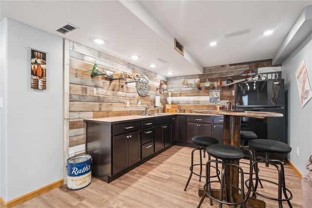 7013 Pleasant Ridge Drive SW, Cedar Rapids, IA 52404