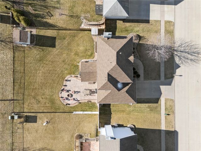 7013 Pleasant Ridge Drive SW, Cedar Rapids, IA 52404