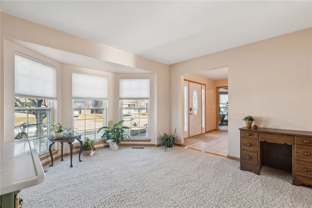 7013 Pleasant Ridge Drive SW, Cedar Rapids, IA 52404