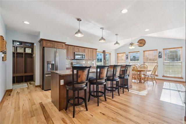 7013 Pleasant Ridge Drive SW, Cedar Rapids, IA 52404