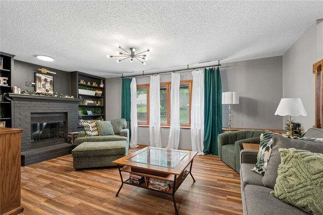 440 Peace Avenue NW, Cedar Rapids, IA 52405