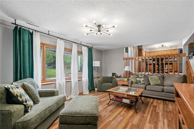 440 Peace Avenue NW, Cedar Rapids, IA 52405