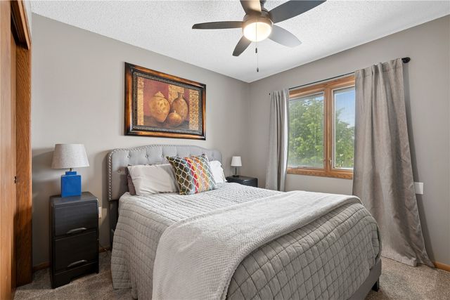 440 Peace Avenue NW, Cedar Rapids, IA 52405