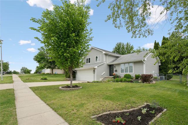 440 Peace Avenue NW, Cedar Rapids, IA 52405