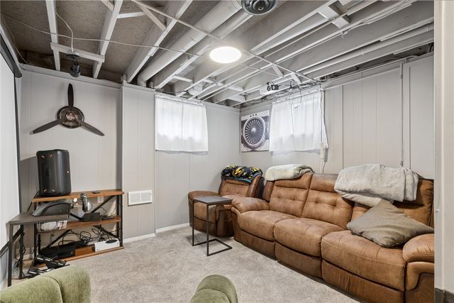 440 Peace Avenue NW, Cedar Rapids, IA 52405