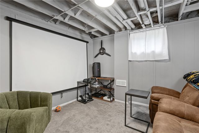 440 Peace Avenue NW, Cedar Rapids, IA 52405