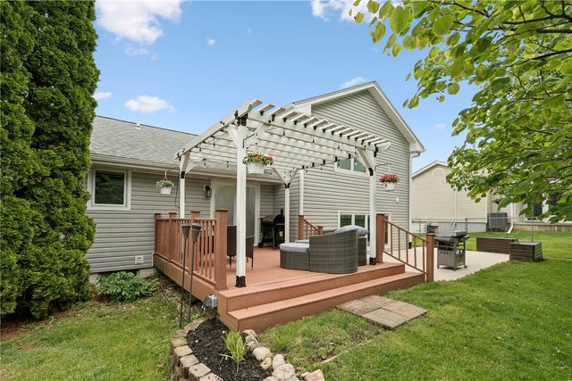 440 Peace Avenue NW, Cedar Rapids, IA 52405