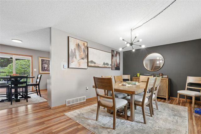 440 Peace Avenue NW, Cedar Rapids, IA 52405