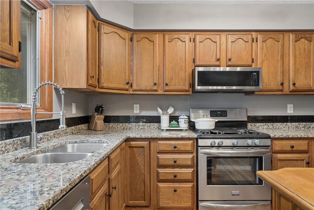 440 Peace Avenue NW, Cedar Rapids, IA 52405