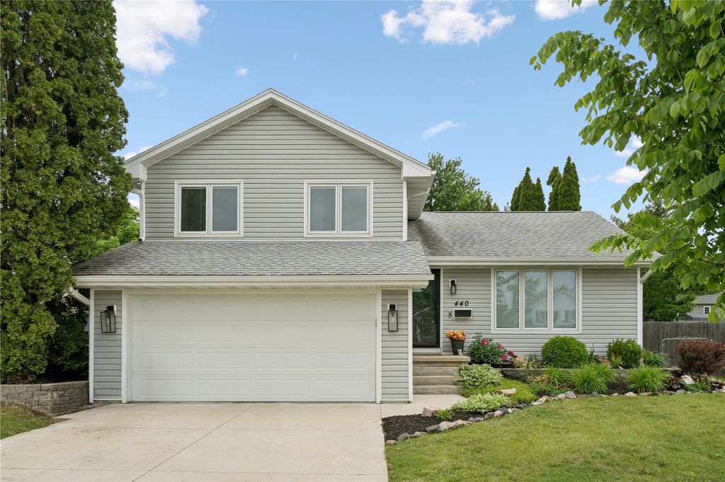 440 Peace Avenue NW, Cedar Rapids, IA 52405