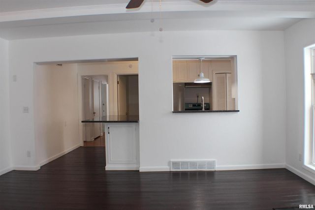 1611 COFFELT Avenue, Davenport, IA 52803