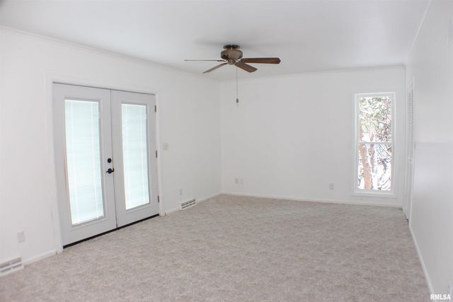 1611 COFFELT Avenue, Davenport, IA 52803