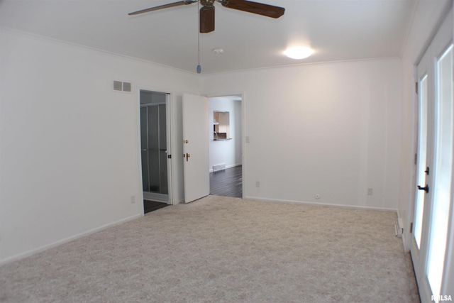 1611 Coffelt Ave, Davenport, IA 52803