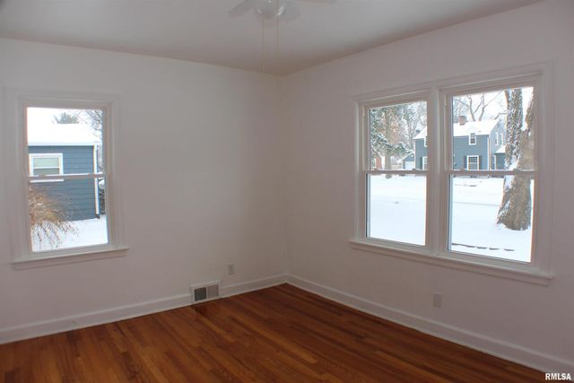 1611 COFFELT Avenue, Davenport, IA 52803