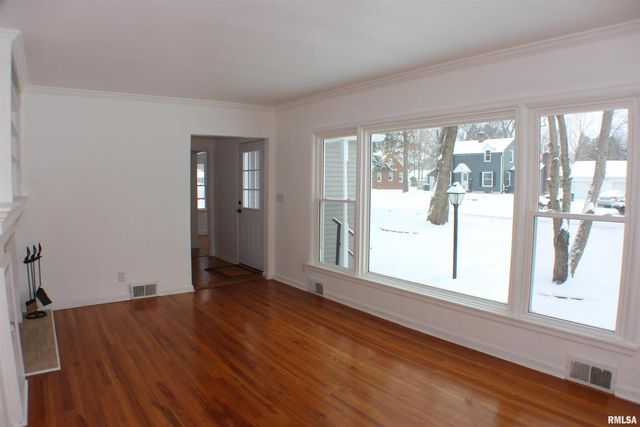 1611 COFFELT Avenue, Davenport, IA 52803