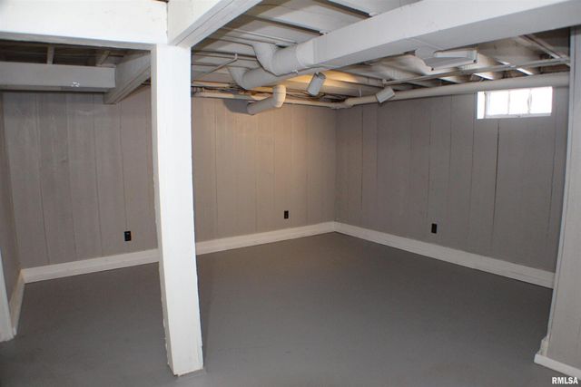 1611 COFFELT Avenue, Davenport, IA 52803