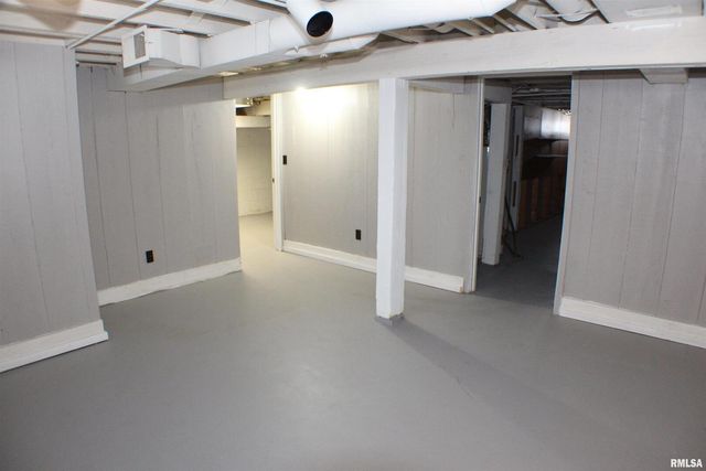 1611 COFFELT Avenue, Davenport, IA 52803